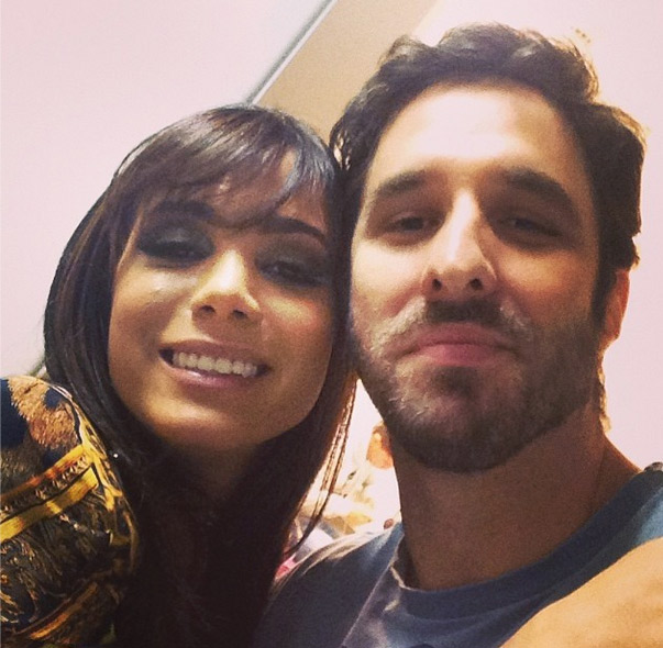 Anitta e Rafinha Bastos posam juntos em selfie