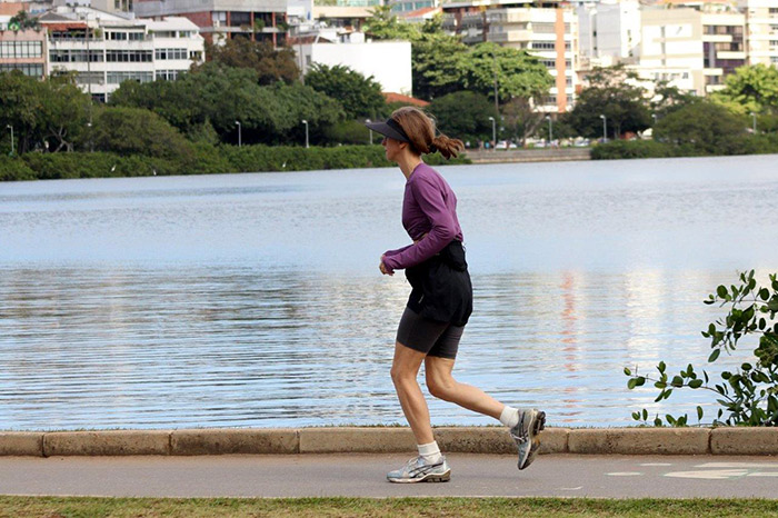 Betty Gofman se exercita na Lagoa Rodrigo de Freitas