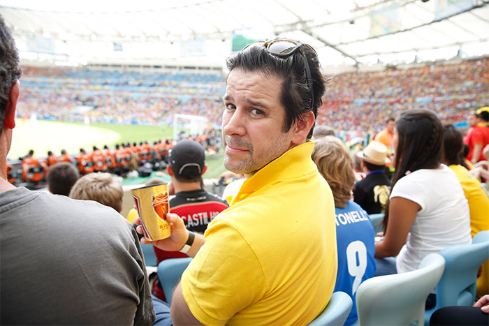 Murilo Benício assiste ao jogo da Copa direto do Maracanã