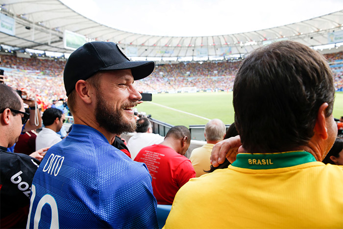 Murilo Benício assiste ao jogo da Copa direto do Maracanã