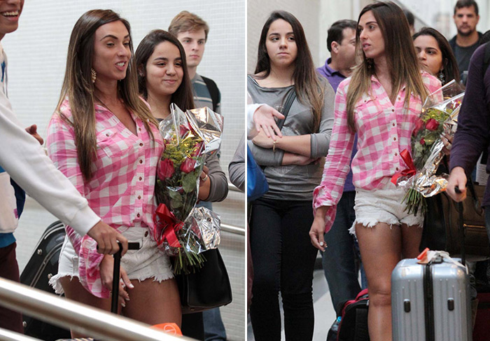 Nicole Bahls recebe flores ao desembarcar em SP