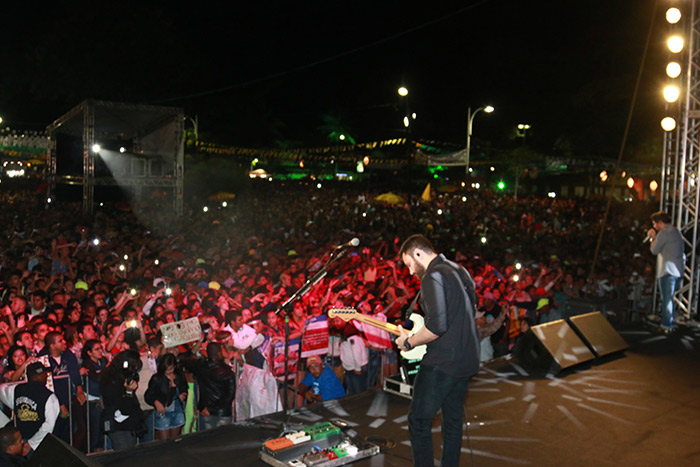 Jorge e Mateus agitam Festa Junina no interior da Bahia