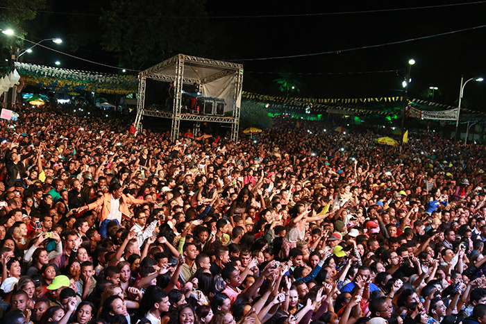 Jorge e Mateus agitam Festa Junina no interior da Bahia