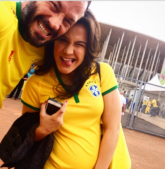 Malvino Salvador assiste à partida entre Brasil e Camarões no Estádio Mané Garrincha