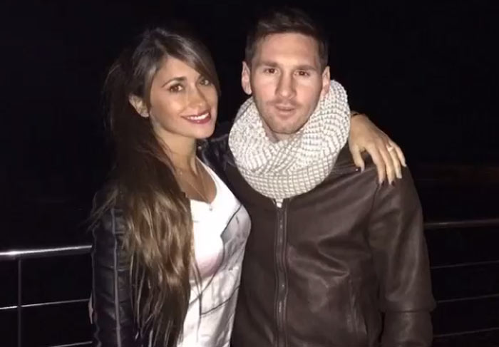 Esposa de Lionel Messi dá parabéns ao marido e publica foto dos dois crianças