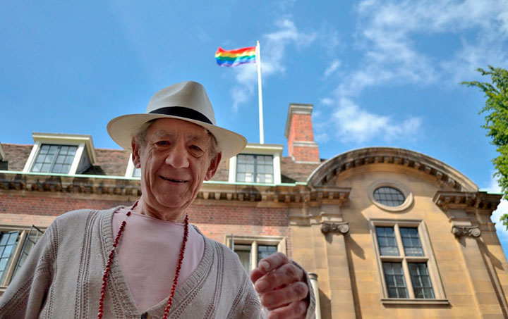  Ian McKellen recebe diploma de doutor honorário em Cambrigde