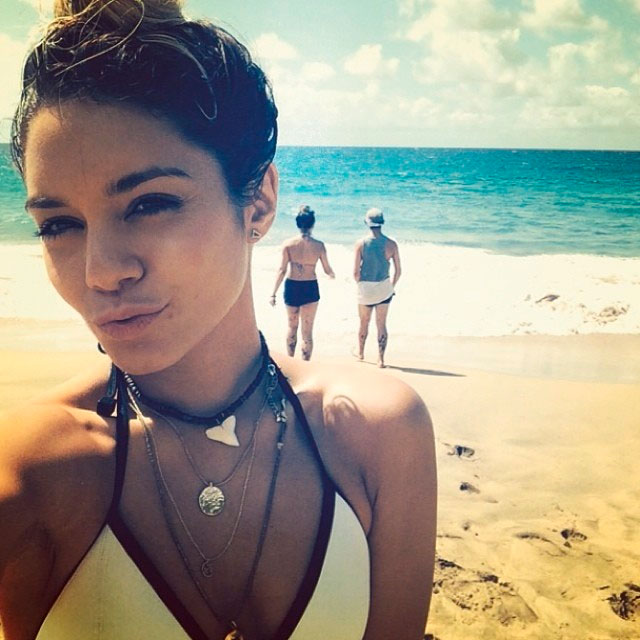  Vanessa Hudgens se impressiona com a paisagem do Havaí