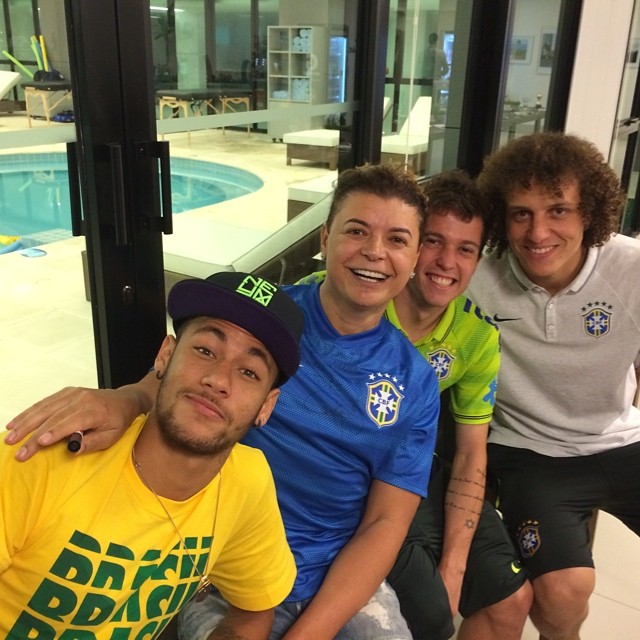 Neymar, Hulk, David Luiz e Bernard se divertem com David Brazil