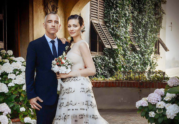 Eros Ramazzotti se casa com modelo de 25 anos