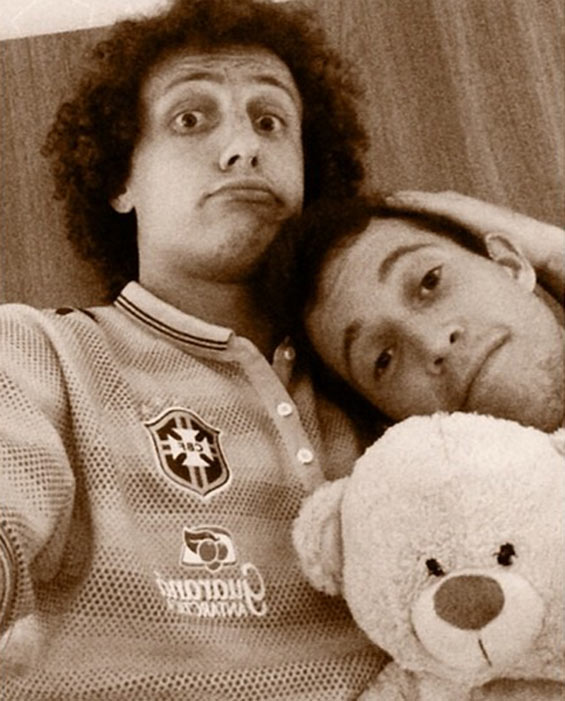 David Luiz tira onda com Bernard: “Tendo que colocar meu filho pra dormir”