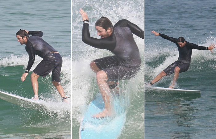 Vladimir Brichta mostra suas habilidades no surfe em dia de folga