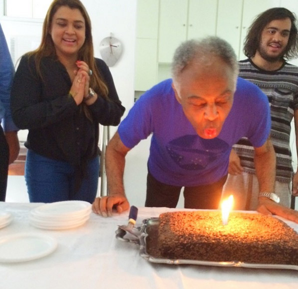 No dia do aniversário, Gilberto Gil ganha homenagem das filhas, Bela e Preta