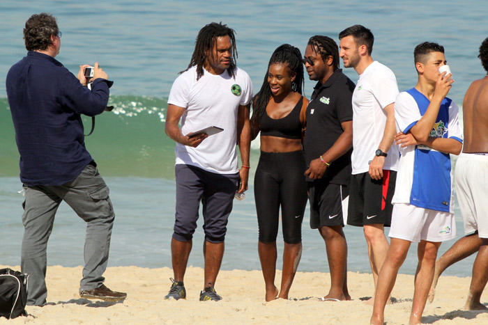 Ex-jogadores franceses, Lizarazu e Karembeu, visitam projeto de esporte no Rio