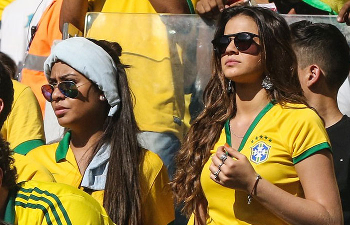Bruna Marquezine prestigia Neymar no jogo entre Brasil e Chile