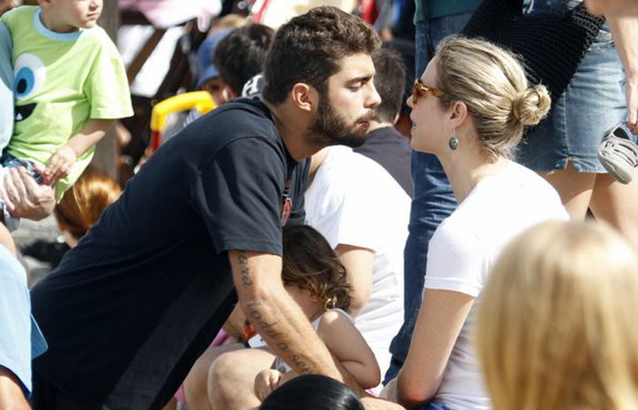 Luana Piovani troca beijos com Pedro Scooby em manhã de folga no Rio