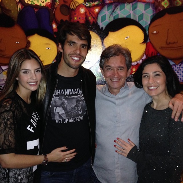 Kaká e Carol Celico vão ao aniversário de Serginho Groisman