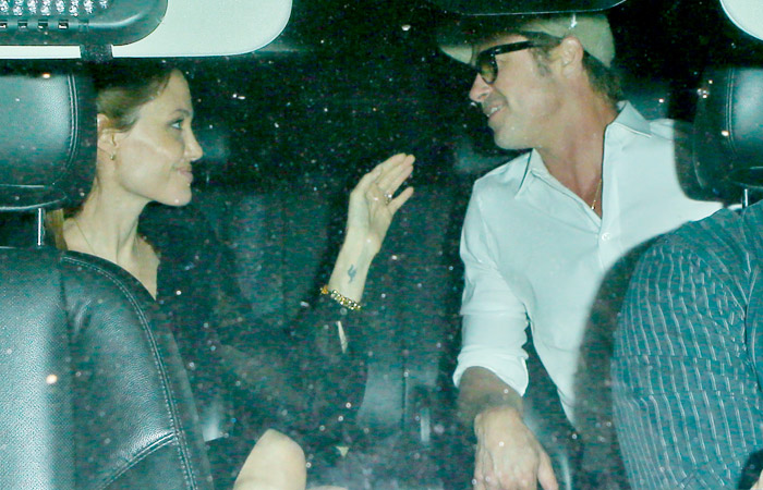 Brad Pitt e Angelina Jolie trocam olhares apaixonados após jantar romântico