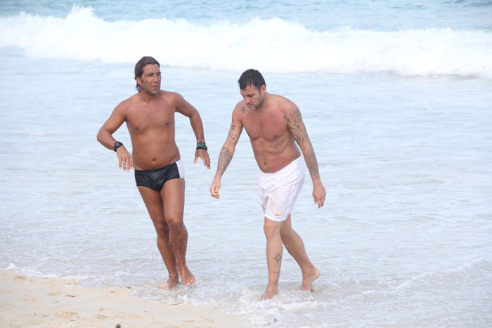 Ex-jogadores da Itália curtem dia de sol na praia de Ipanema