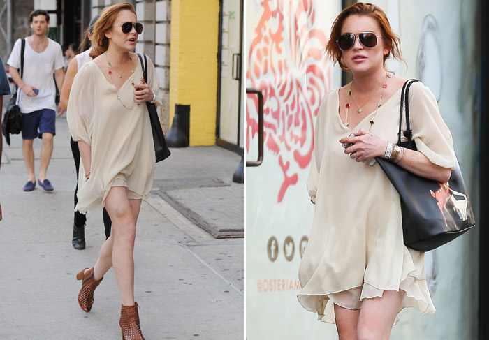 Lindsay Lohan caminha pela rua com hematoma na perna