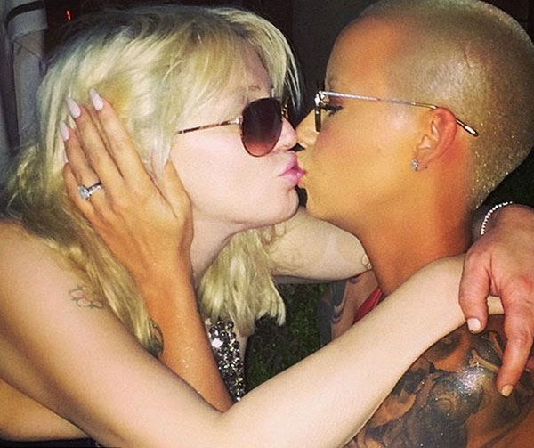 Amber Rose diz que beijo em Courtney Love é ‘doce e saboroso'
