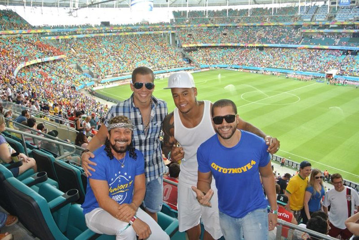 Bell Marques vai à Arena Fonte Nova com a família e Léo Santana