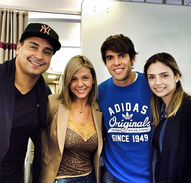 Encontro de casais: Carla Perez e Xanddy tietam Kaká e Carol Celico