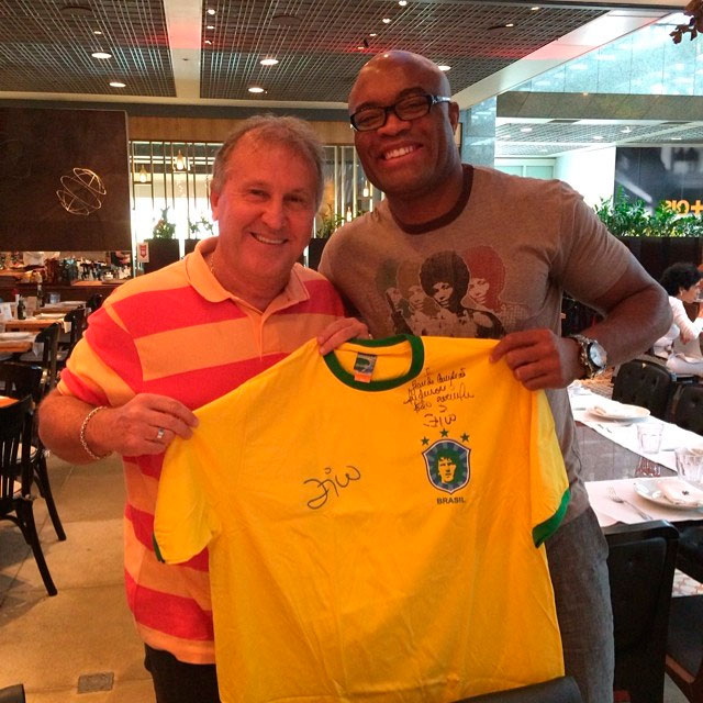 A Anderson Silva ganha apoio de Zico para superar má fase