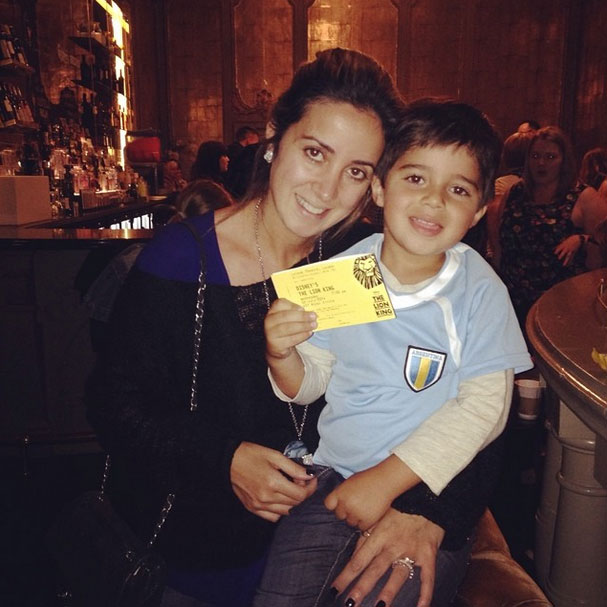 Esposa de Felipe Massa posta foto do filho com camisa da Argentina e comete gafe