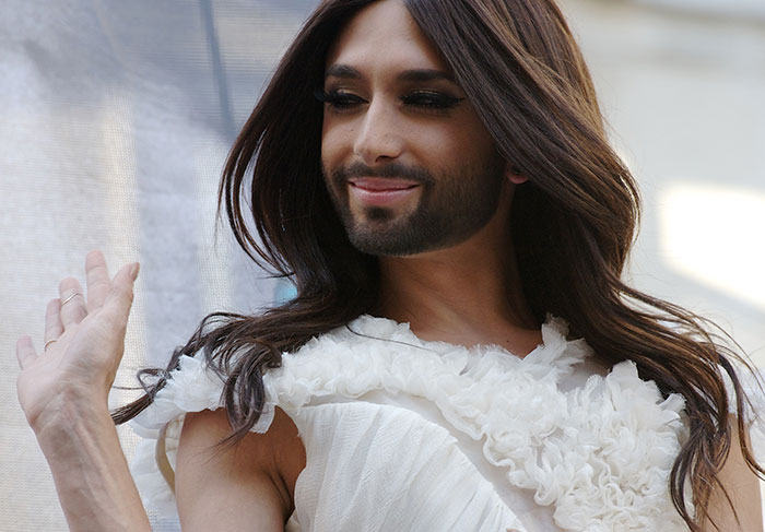 Conchita Wurst recebe prêmio em Mardid, na Espanha