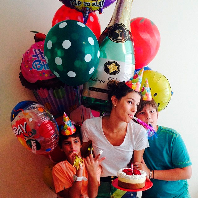 Isabelli Fontana ganha festa de aniversário em Miami