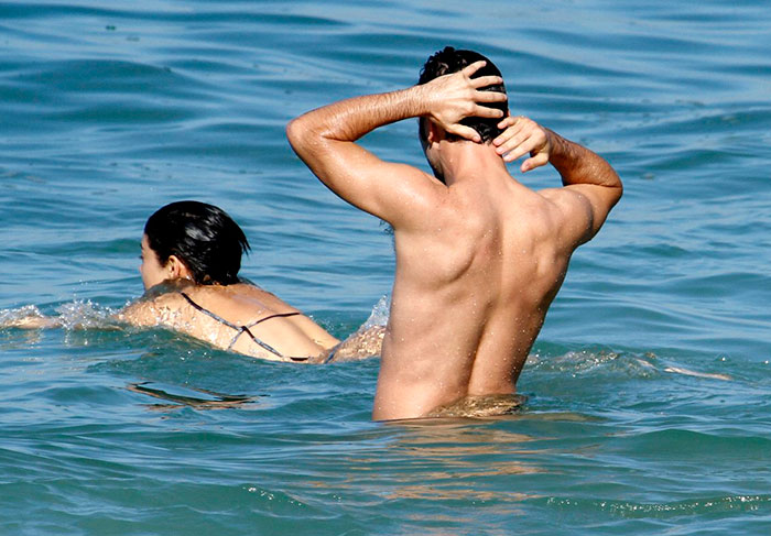 Sophie Charlotte e Daniel de Oliveira curtem praia em clima de paixão