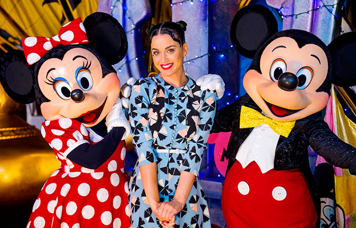 Katy Perry comemora independência dos Estados Unidos na Disney