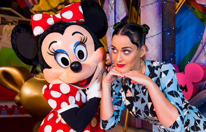 Katy Perry comemora independência dos Estados Unidos na Disney