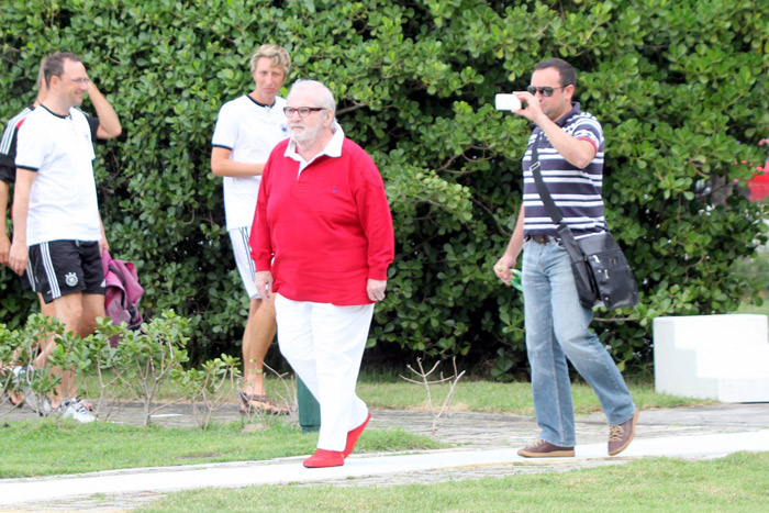 Depois de participar do Encontro, Jô Soares decola de helicóptero para São Paulo