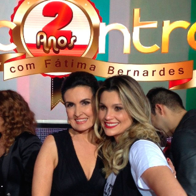  Flávia Alessandra tieta Fátima Bernardes e Jô Soares nos bastidores do Encontro][