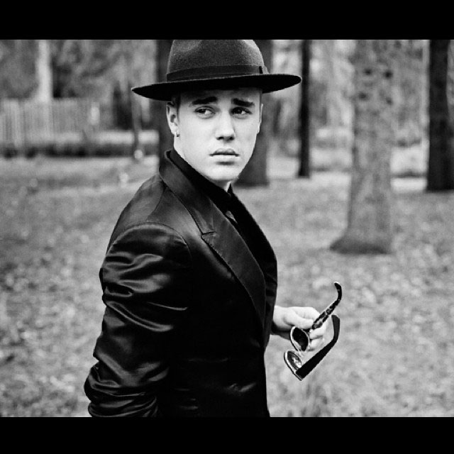  Justin Bieber publica foto em preto e branco e dá o recado: 
