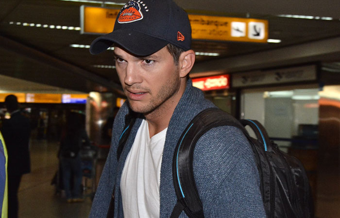 pós viagem romântica com Mila Kunis, Ashton Kutcher desembarca sozinho no Brasil