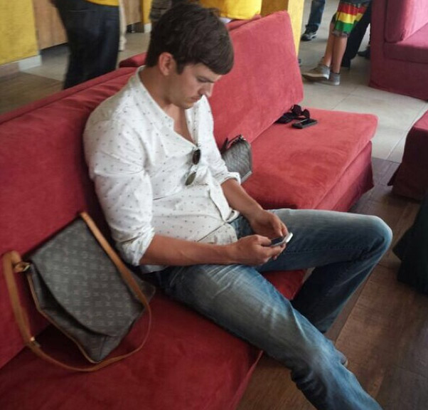 Ashton Kutcher vai ao Mineirão assistir ao jogo do Brasil