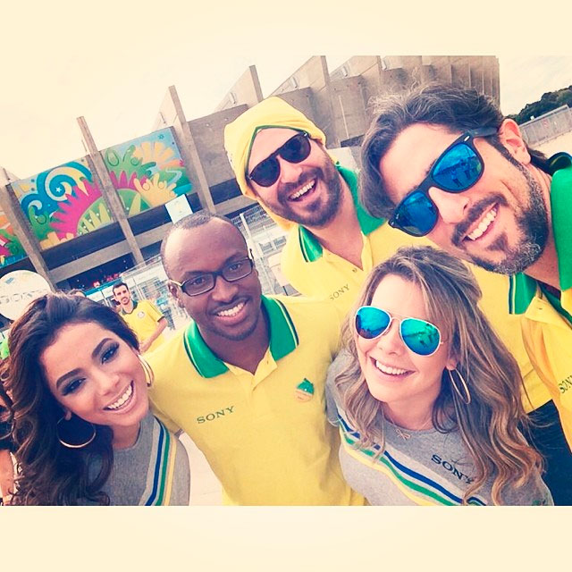 Anitta, Thiaguinho, Fernanda Souza e mais famosos se unem na torcida para o Brasil
