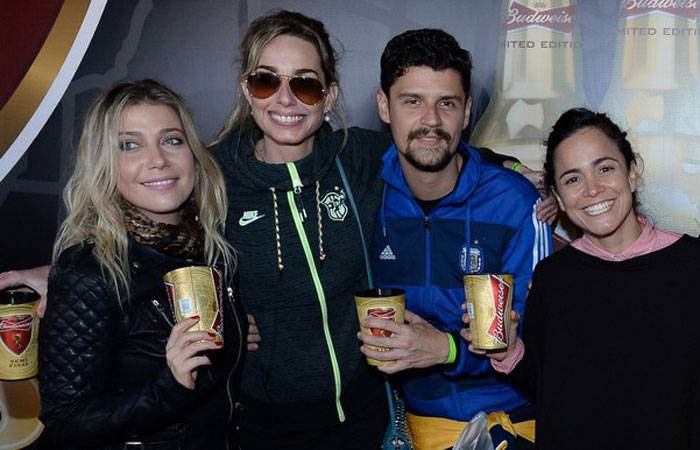 Mariana Weickert, Alice Braga, Luiza Possi e mais famosos prestigiam camarote Budweiser em São Paulo 