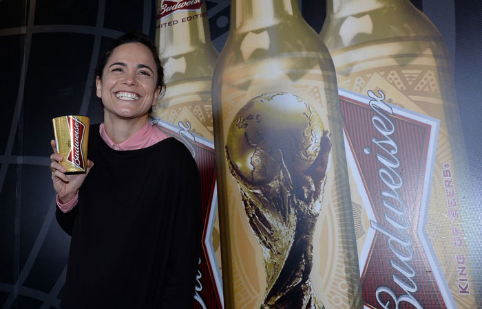 Mariana Weickert, Alice Braga, Luiza Possi e mais famosos prestigiam camarote Budweiser em São Paulo 