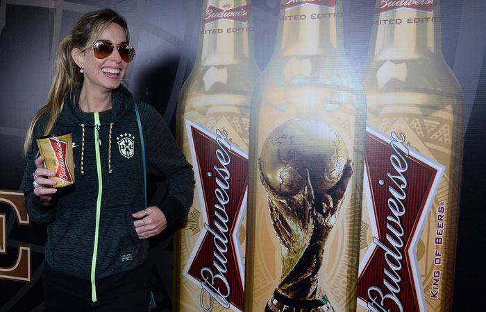 Mariana Weickert, Alice Braga, Luiza Possi e mais famosos prestigiam camarote Budweiser em São Paulo 