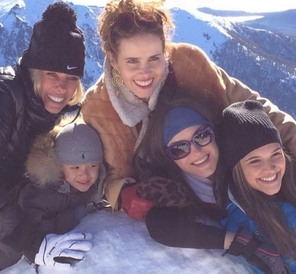 Adriane Galisteu, Leona Cavalli, Juliana Paiva e Alessandra Maestrini esquiam juntas