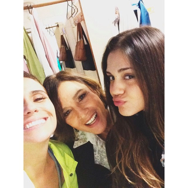  Jéssika Alves tieta Giovanna Antonelli e Natália do Valle nos bastidores de Em Família