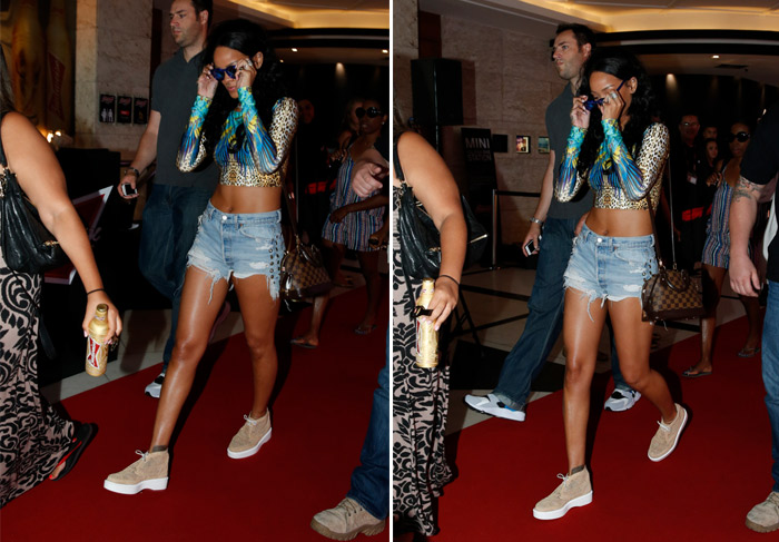 Rihanna causa furor ao deixar hotel no Rio de Janeiro