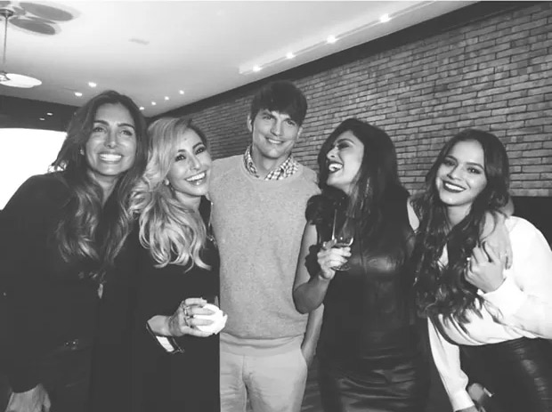 Bruna Marquezine, Sabrina Sato e mais famosas tietam Ashton Kutcher