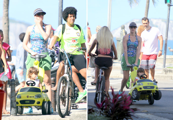 Luana Piovani pilota carrinho de brinquedo com o filho, na orla do Leblon