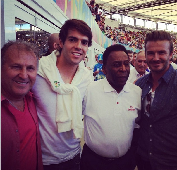 Encontro de craques! Kaká posa com Pelé, Zico e David Bekham no Maracanã