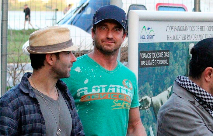 Gerard Butler passeia de helicóptero pelo Rio de Janeiro