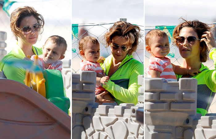  Guilhermina Guinle brinca com a filha, Minna, na praia